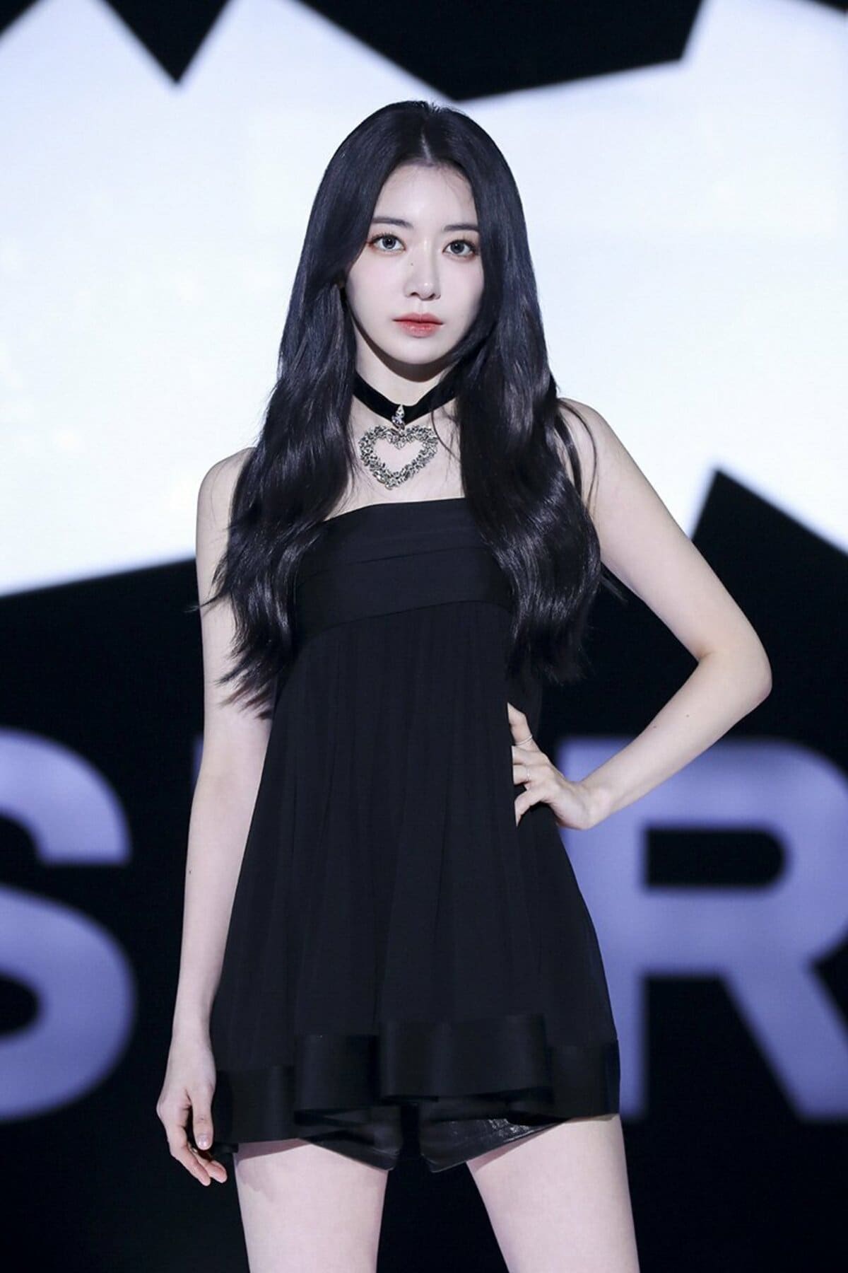 宮脇咲良 BTS事務所HYBE初のガールズグループで3度目デビュー