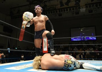  またも棚橋(下)からＵＳベルトを「強奪」したＫＥＮＴＡ