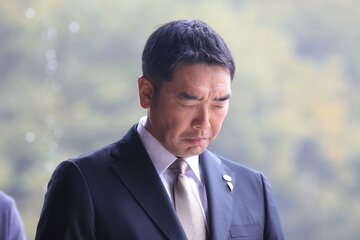 参拝する阿部慎之助監督