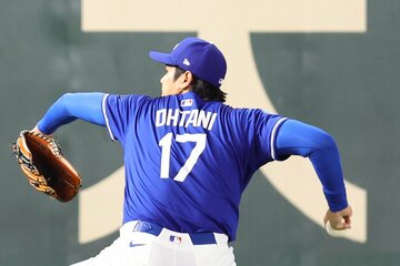 キャッチボールする大谷翔平