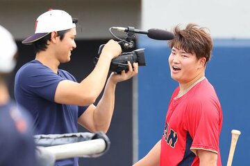 村上宗隆(右)と大谷翔平の大砲コンビはドジャースでも実現するのか