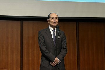 プレイボールミーティングでスピーチするソフトバンク・王貞治球団会長（球団提供）
