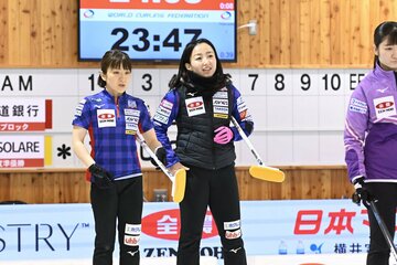  （左から）鈴木夕湖、藤沢五月（C)JCA IDE