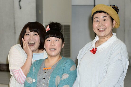 左から黒沢かずこ、村上知子、大島美幸