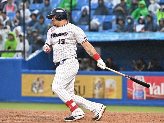 7回、代打で遊ゴロに倒れたヤクルト・オスナ