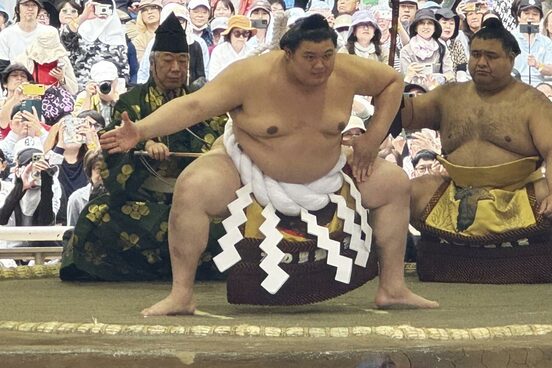 土俵入りを披露する大の里