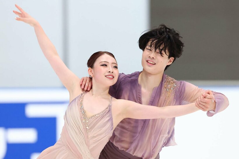 西山真瑚（右）とペアを結成した紀平梨花