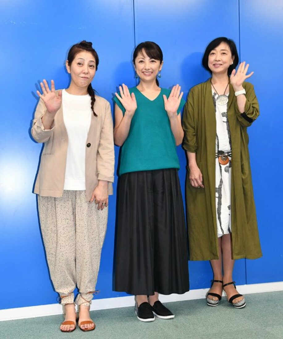  左から芳本美代子、櫻井淳子、川上麻衣子