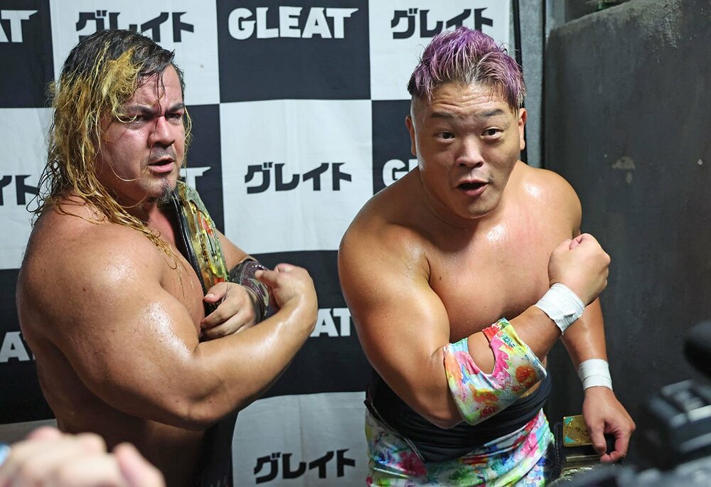 クワイエット・ストーム(左)と初防衛を喜ぶ河上隆一