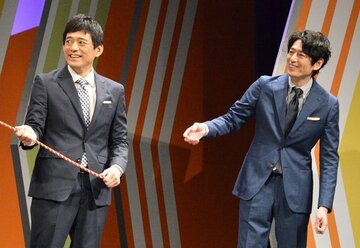  左から博多華丸、大吉