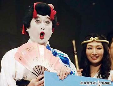 コウメ太夫（左）と武田梨奈