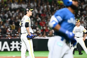 アルカンタラ（右）にソロを打たれたソフトバンク・松本