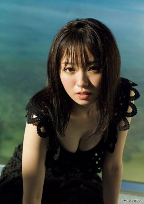 元欅坂46今泉佑唯 大人の色気漂う魅惑の美谷間を披露 | 東スポWEB