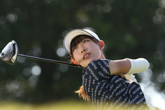  練習ラウンドを回る馬場咲希（東スポWeb）