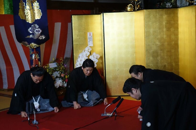 伝達式で口上を述べる豊昇龍（左端）