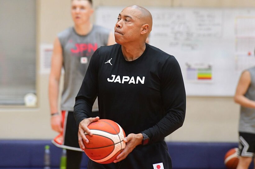 サポートコーチとして召集されたコーリー・ゲインズ氏