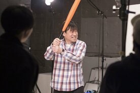 ノリノリで「セ・パ交流戦ムービー」の撮影を行った佐藤二朗