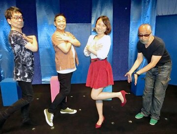  左から脚本のIKKAN、亀吉、みこえまゆ、原作者のえびはら武司氏