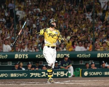 佐藤輝明は打った瞬間に確信しバットを放り投げた
