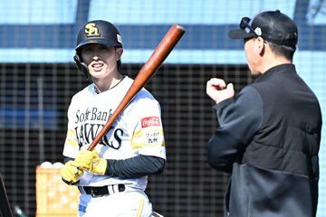 ランチ特打を行ったソフトバンク・周東佑京(左)だが…