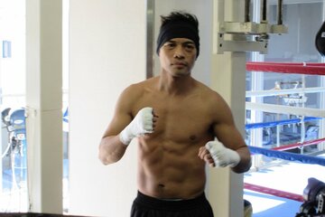 肉体美を披露するノニト・ドネア