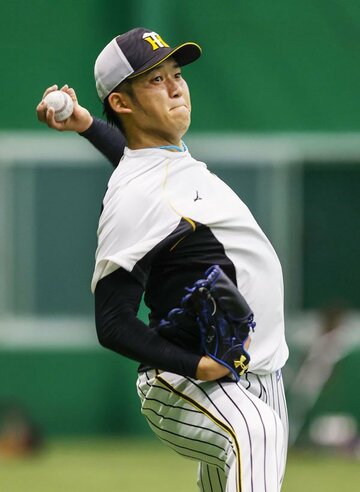  二軍練習に合流し、練習する阪神・岩貞（代表撮影）