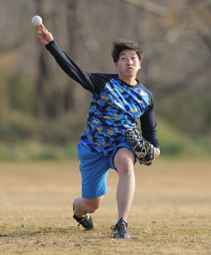 自主トレを公開した大勢投手（球団提供）