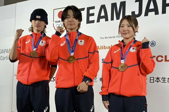 メダリスト会見に出席した（左から）山田琉聖、戸塚優斗、小野光希