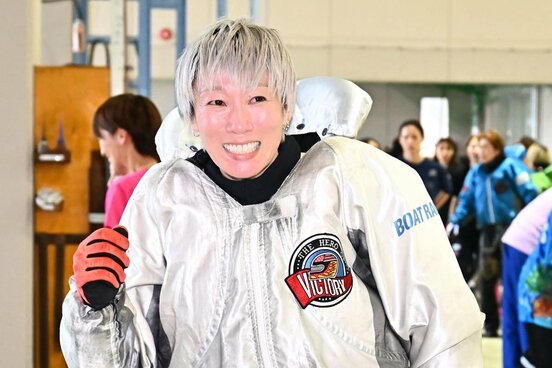 優勝戦1号艇を決め笑顔の川野芽唯