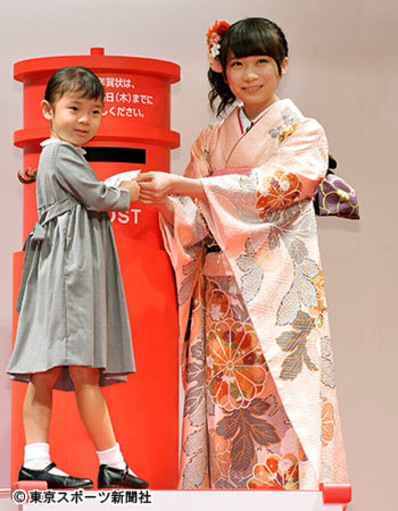 ぶりっ子キャラの秋元（右）