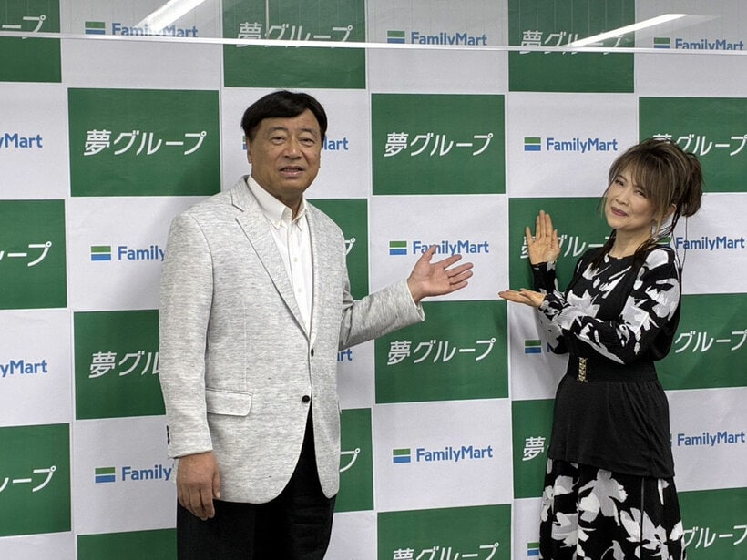 夢グループの石田重廣社長(左)と保科有里