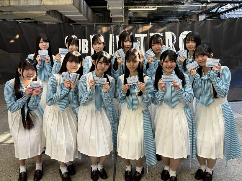 ＳＴＵ４８が１４日、９周年コンサートのＰＲを兼ねてティッシュ配りを行った（Ｃ）ＳＴＵ