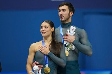 アイスダンスで金メダルのフルニエ・ボードリーとシゼロン（ロイター）