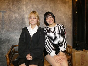 「メノニューイヤー」新メンバーのきら(左)と早乙女渚