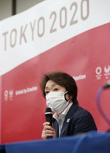  ５者協議を終え、取材に応じる橋本会長（代表撮影）