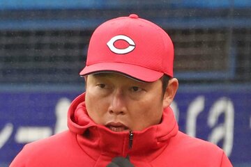 新井貴浩監督