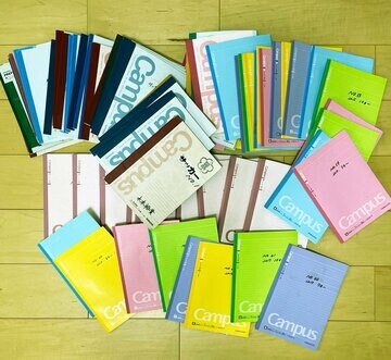 書き込んだサッカーノートは７７冊に及んだ（本人提供）