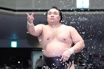 綱取りに挑む霧島