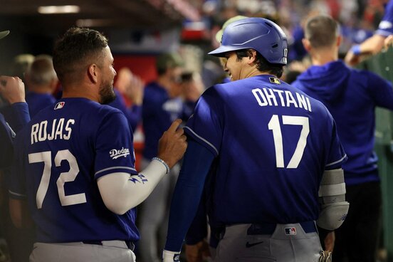 ミゲル・ロハス（左）と大谷翔平（ロイター）