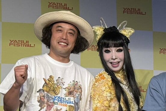 やついいちろう（左）とプリンセス天功