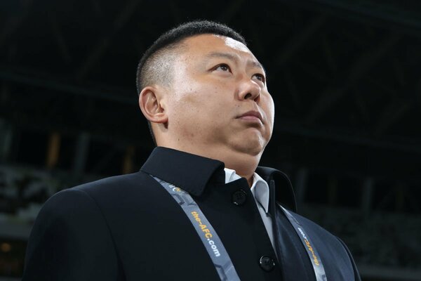 北朝鮮代表のリ・ユイル監督