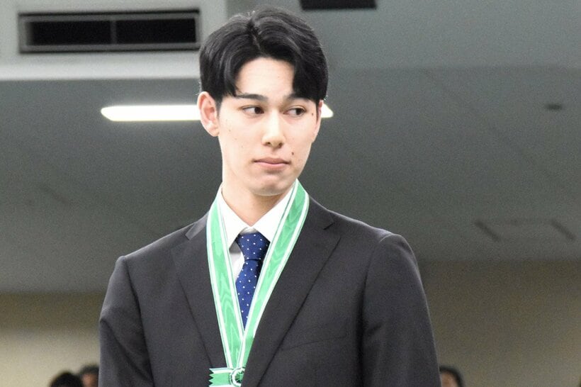 専修大学卒業式に出席した甲斐優斗