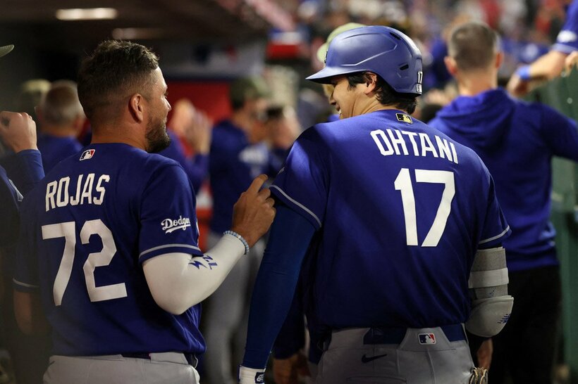 ミゲル・ロハス（左）と大谷翔平（ロイター）