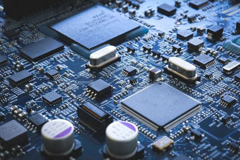 半導体には多くの部品が使われている（写真はイメージ）