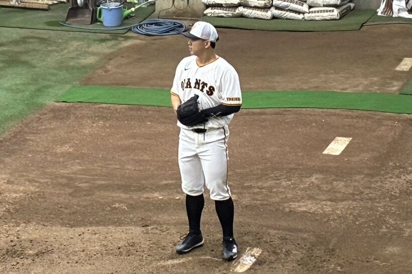 ブルペンに入った巨人・小笠原