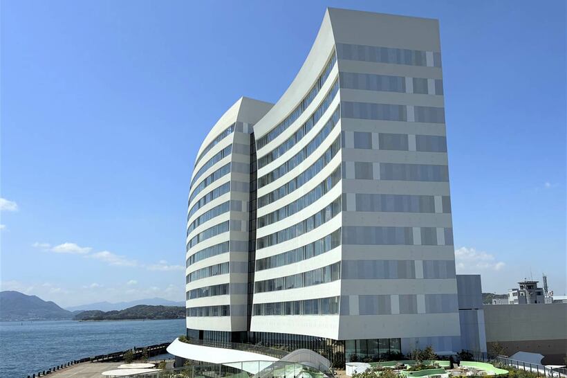 関門海峡を望むリゾナーレ下関の外観