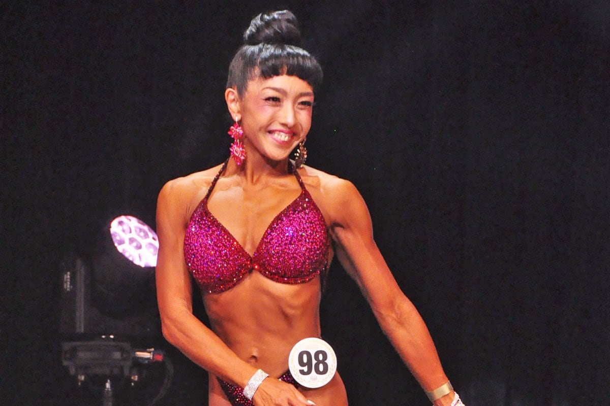 ボディビル】2児のママ・北野愛美 魅せた驚異の肩と大腿四頭筋