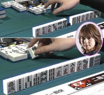  【写真上】左の上家はホンイツ濃厚。まだ一向聴でも押す【写真下】テンパイなら当然押す（顔写真は亜樹プロ）