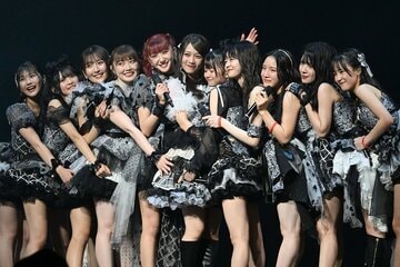 秋山眞緒の卒業ライブに全力を注いだつばきファクトリー