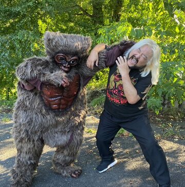 ヒバゴンに襲われる矢口